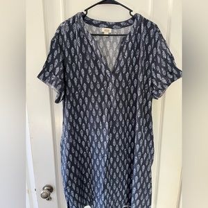 a.n.a Navy Blue Short Sleeve V-Neck Shift Dress with White Leaf Print